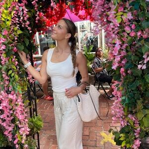 Meet your Posher, Claire